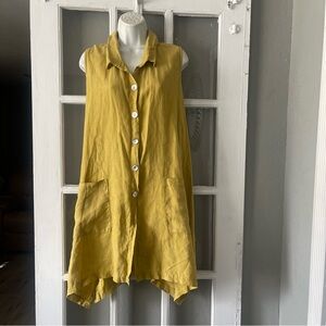 La Fixsun Mustard Sleeveless Button-Down Top/Tunic